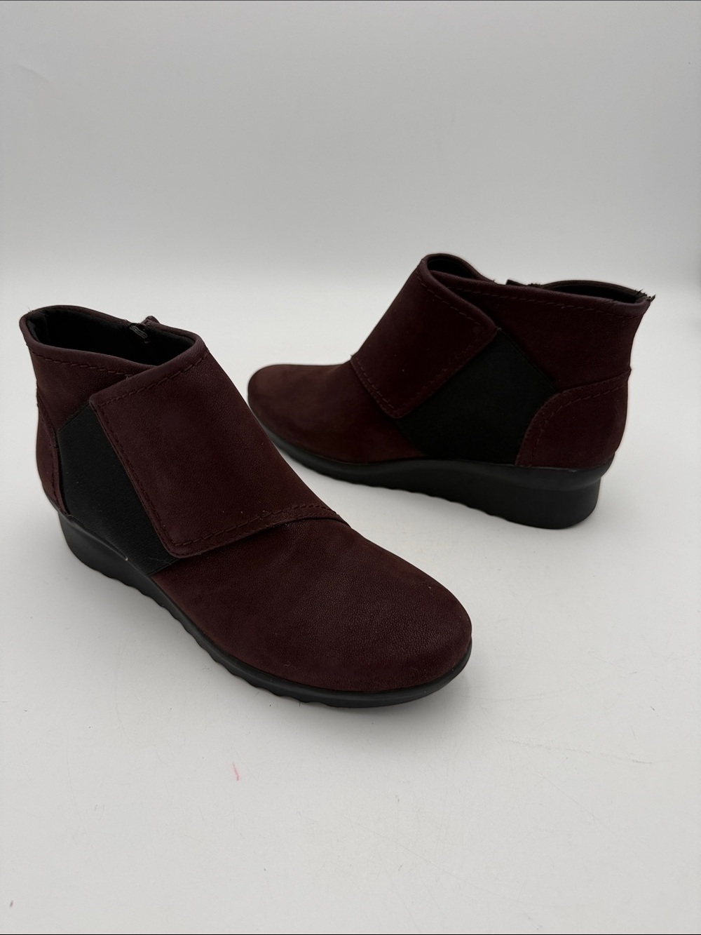 Clarks Women’s Burgundy Ankle Booties - 7M Comfortable Zip Side office retro